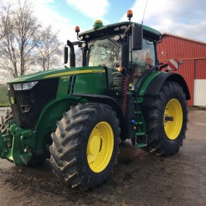 Tracteur John Deere 7310R Ultimate avec GPS Starfire 3000 Marque et modèle : John Deere 7310R Ultimate ID : 388669