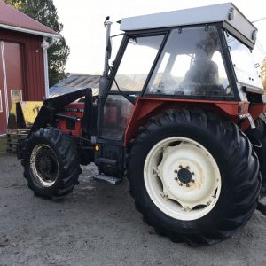 Tracteur avec chargeur + godets ID : 1768675200