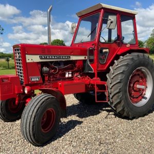 International Farmall 826 ID: 64022290